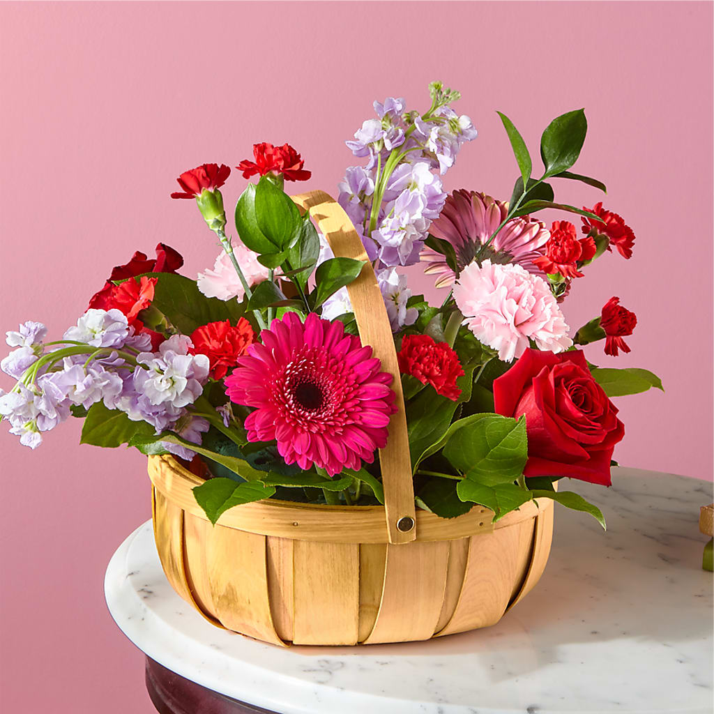 Pink Picnic Basket – Unique Flowers And Wedding, Miami FL