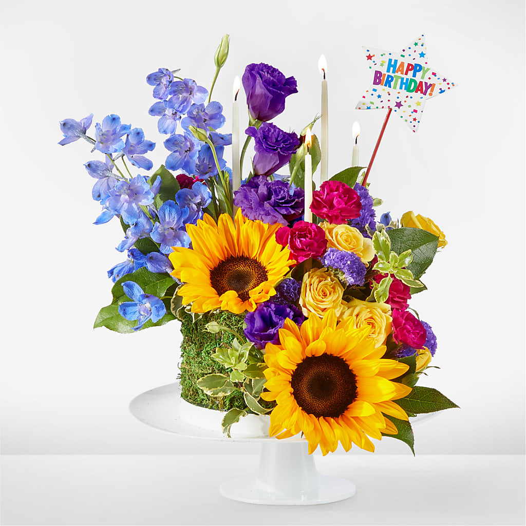 Star of the Day Floral Cake – Unique Flowers And Wedding, Miami FL