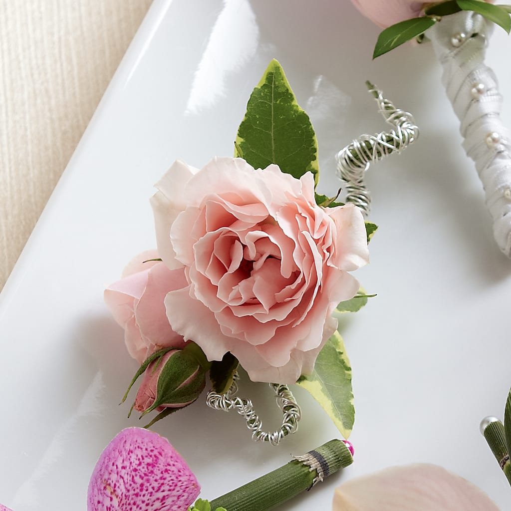 Pink Spray Rose Boutonniere – Unique Flowers And Wedding, Miami FL