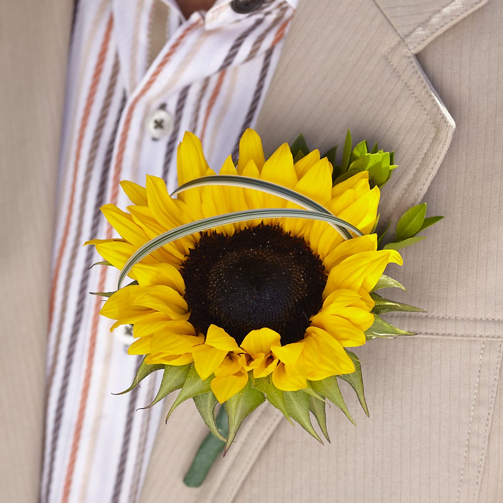 Free Spirit Boutonniere – Unique Flowers And Wedding, Miami FL